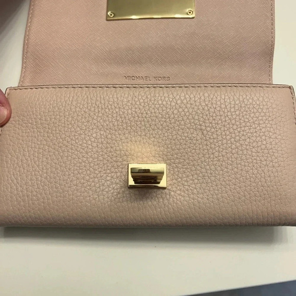 Michael Kors large Channing Wallet in Ballet pink pebble leather - Picture 2 of 6